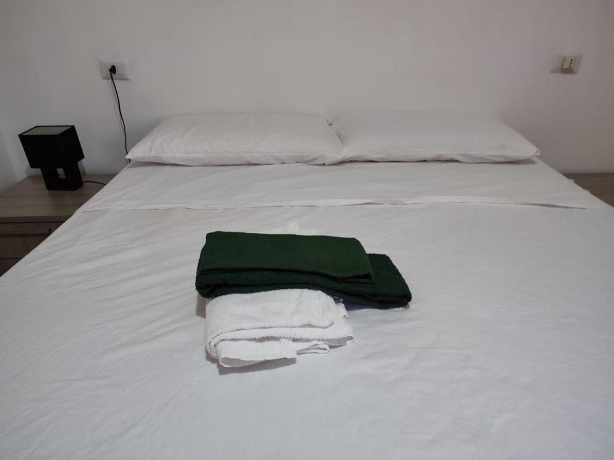 Rooms For Rent 67 萨萨里 外观 照片